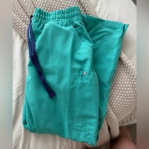 Figs yola skinny high waisted in size large. Great condition!
